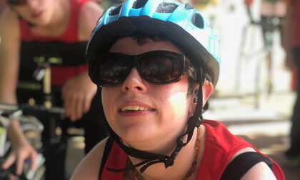 Beth Moulam wearing helmet at RaceRunning event